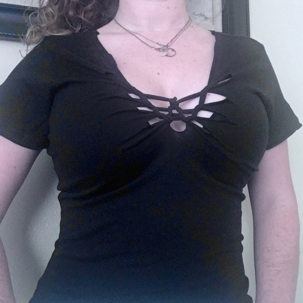 Custom cut macrame top - Picture 9 of 16